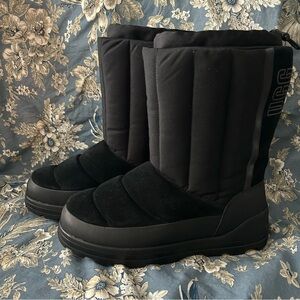 UGG Black Classic Klamath Short in black